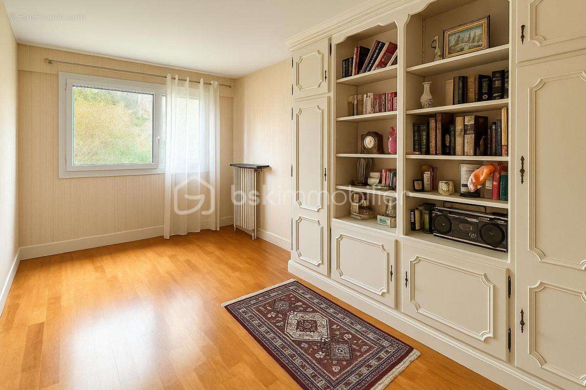 Appartement à LE PLESSIS-ROBINSON