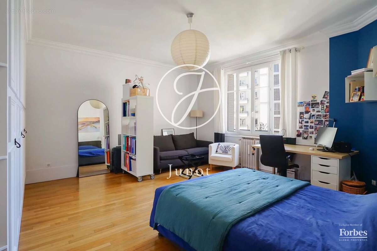 Paris 16e - AUTEUIL / VERSAILLES - Appartement à vendre - 6 pièces - 169,59m² Carrez - 4 chambres - Vues dégagées. - photo 16