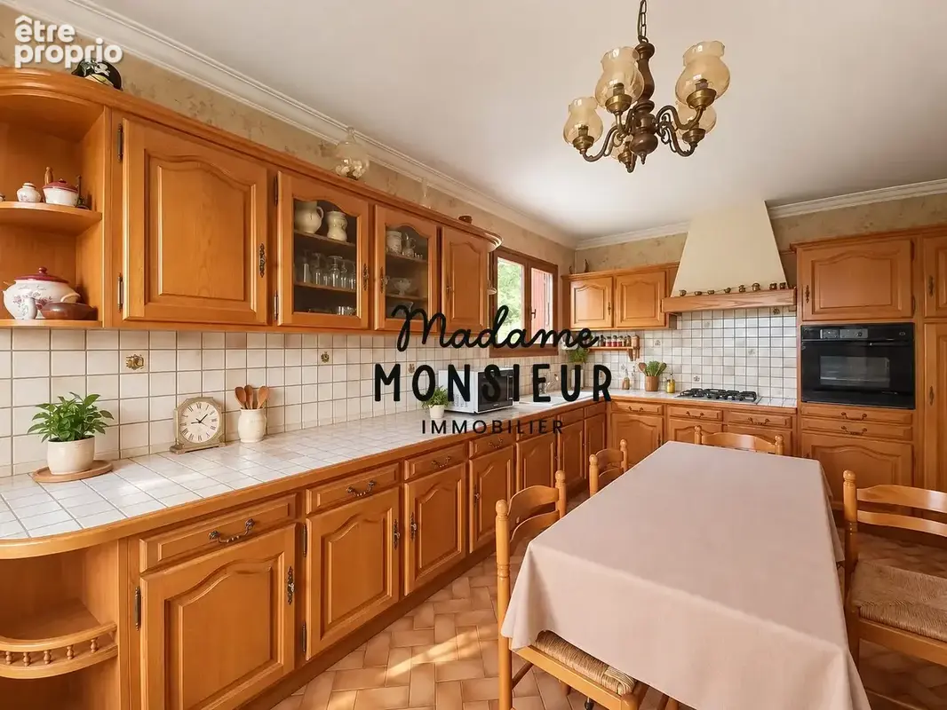 Maison 5 pièces 167 m² à vendre à Bourgoin-Jallieu (38300) - photo 2