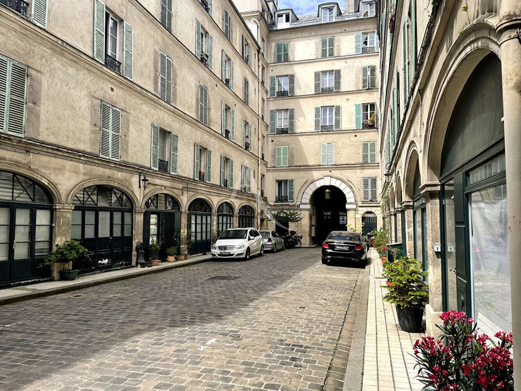 Appartement à PARIS-10E