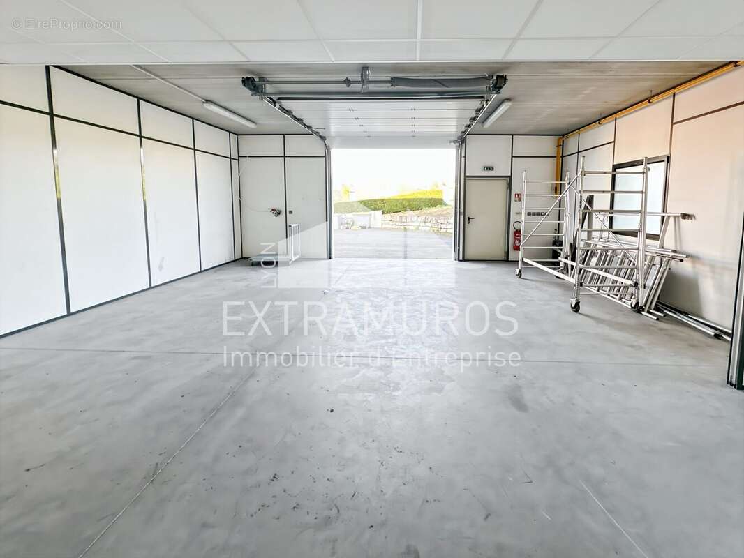 Commerce à VAUGNERAY