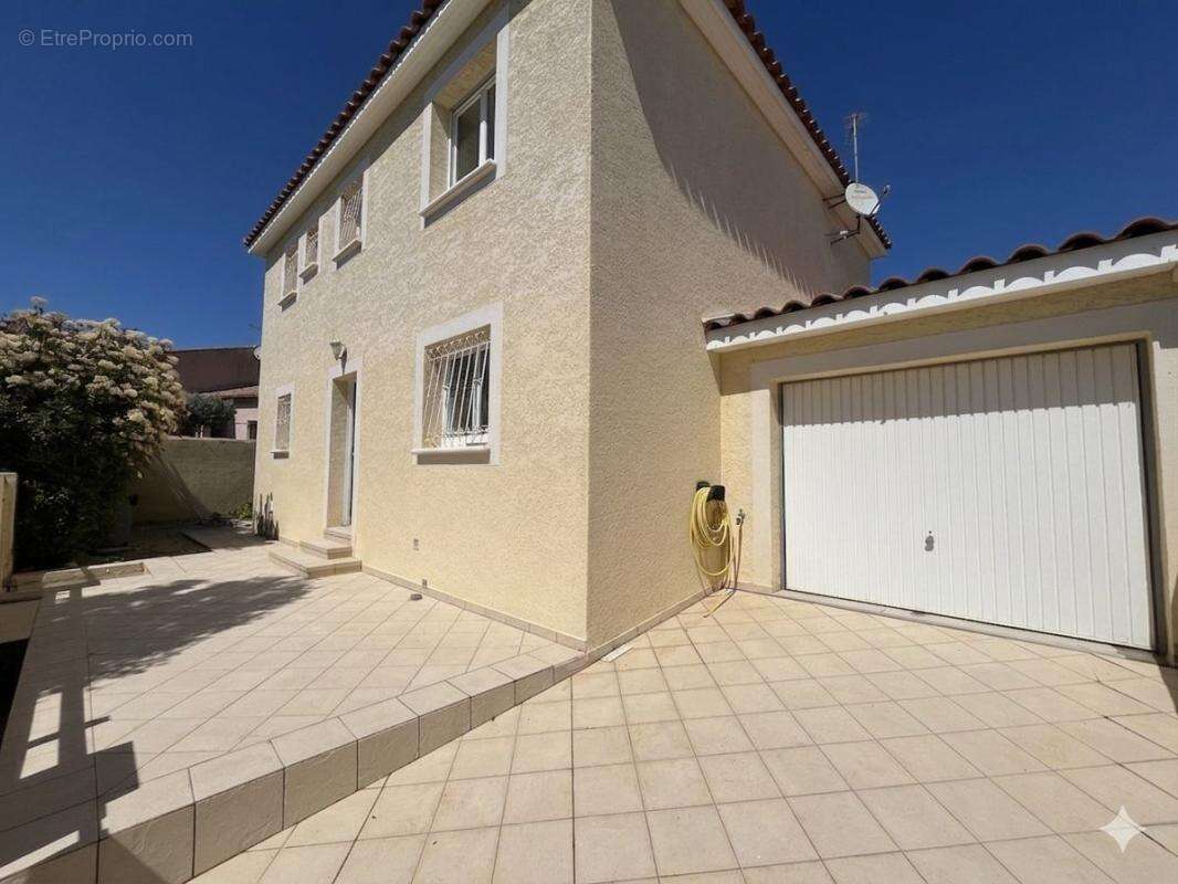 Grande Villa T5 en très bon état avec jardin, garage et terrasse. Superbe vue dégagée - photo 9
