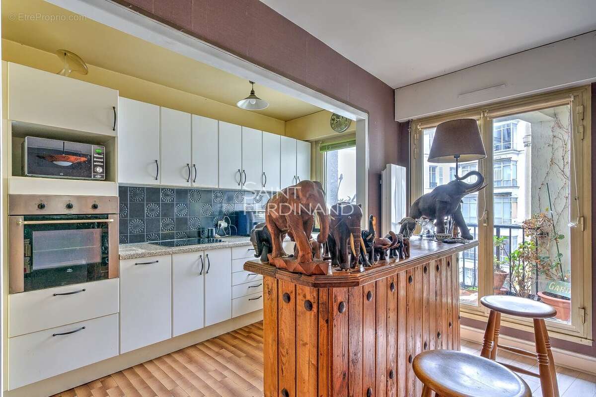 Appartement à PARIS-16E