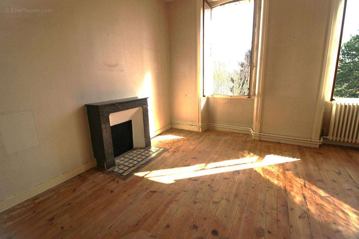 Maison à JARNAC-CHAMPAGNE