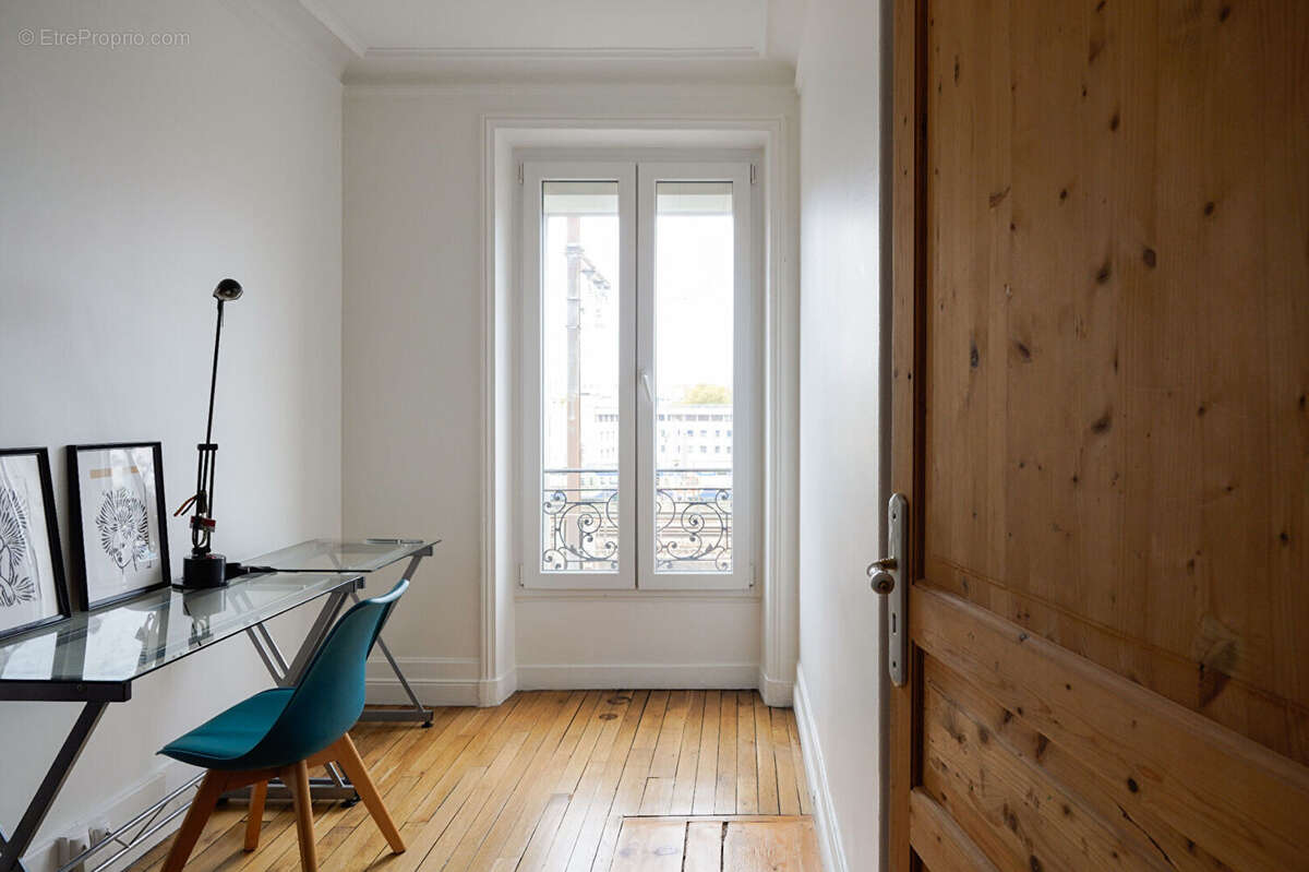 Paris 12 - Dugommier - Appartement  familial traversant - 4 pièces - 72m² - Vues dégagées et charme de l'ancien - photo 8