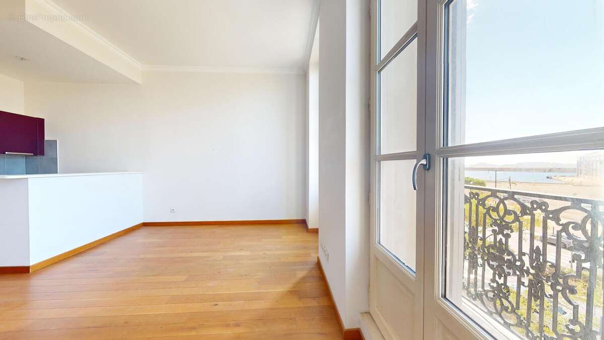 Appartement à MARSEILLE-2E