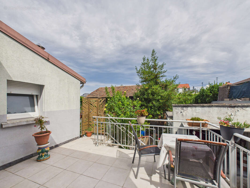 Maison de ville à rafraîchir avec jardin, cave et garage - photo 21