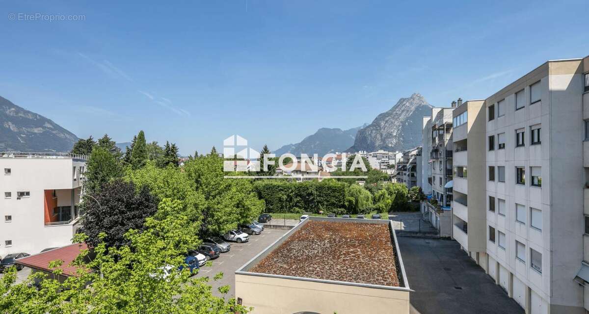 Appartement à FONTAINE