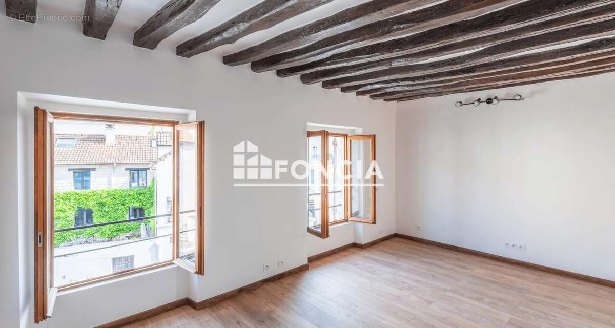 Appartement à LE MESNIL-LE-ROI