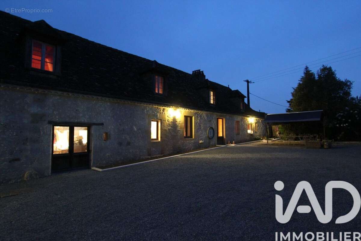 Maison 250 m² à Faurilles  - photo 4