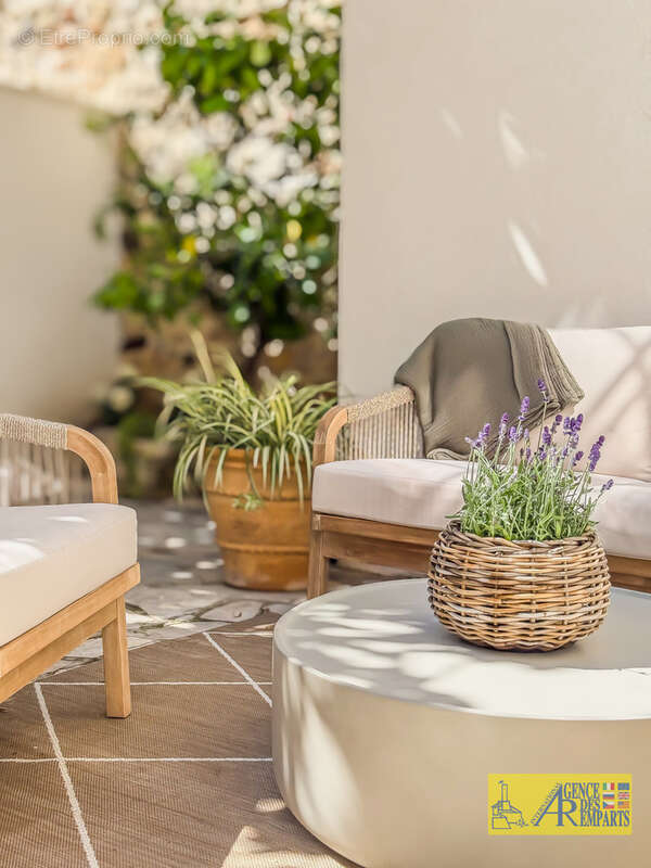 Maison avec Jardin dans le VIEIL ANTIBES - photo 2