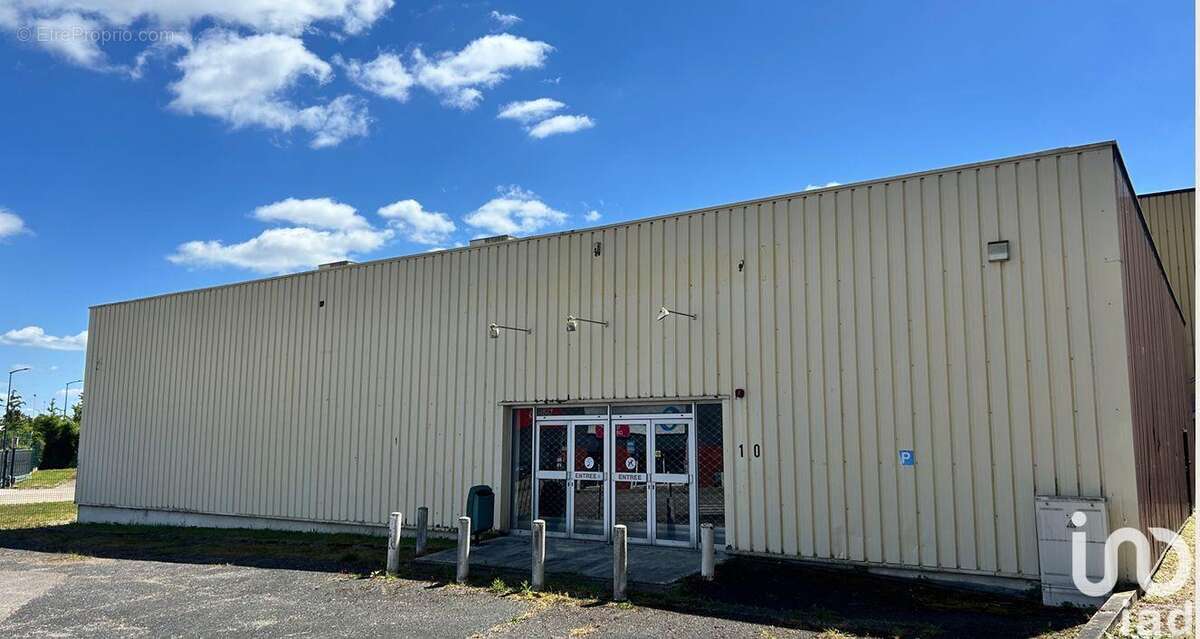 Photo 2 - Commerce à PONT-SAINTE-MARIE