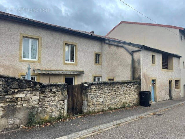 Appartement à COURCELLES-CHAUSSY