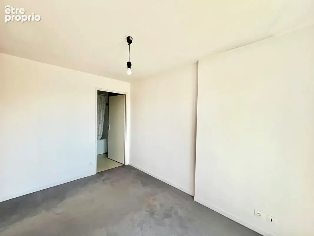 Appartement Caen 2 pièce(s) 33.32 m2 - vendu libre - place de parking privative - belle orientation - vue dégagée - photo 9
