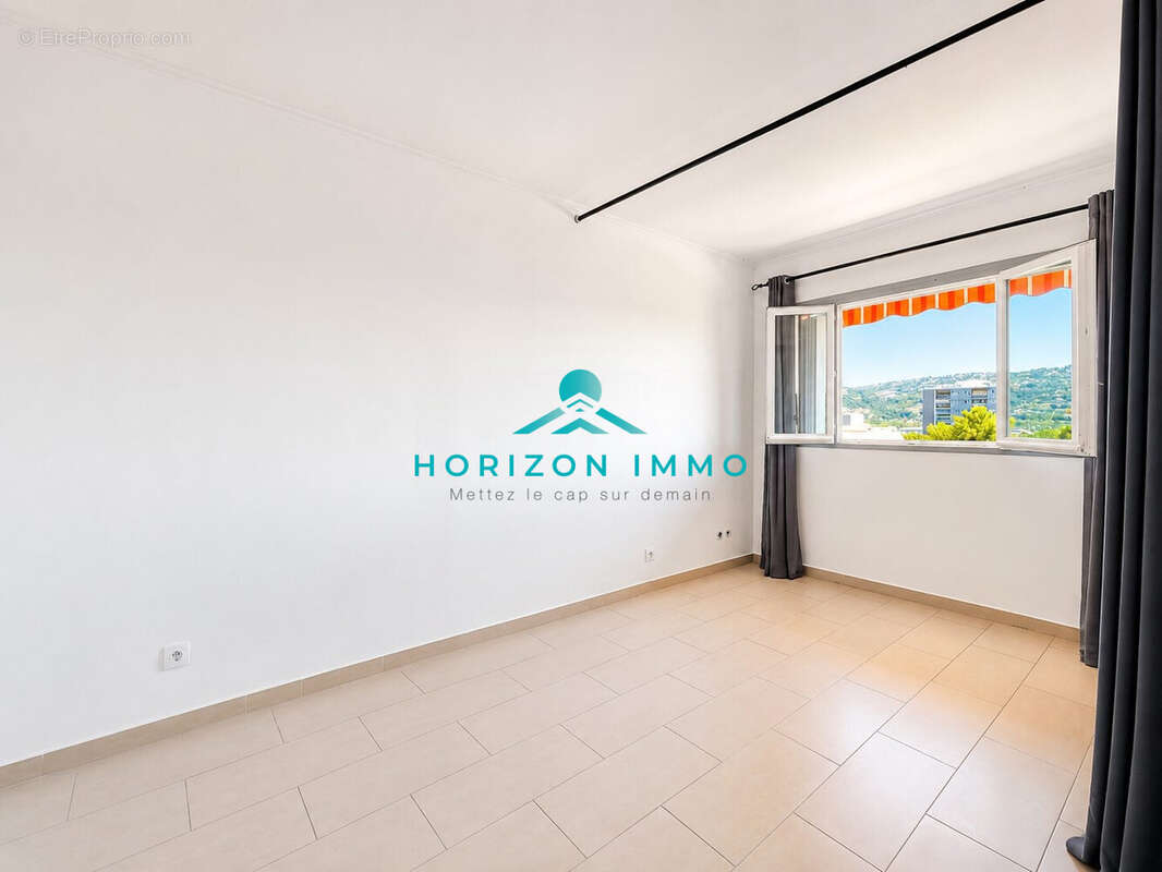 Appartement 60 m² à Saint-Laurent-Du-Var  - photo 4