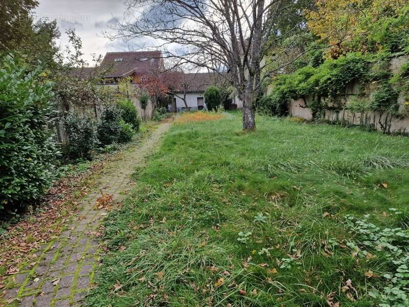 Appartement à CHARMES