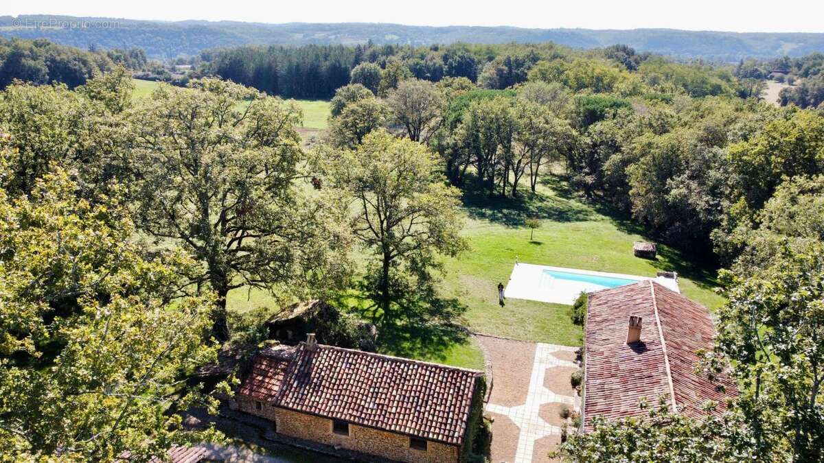 Maison à MAUZAC-ET-GRAND-CASTANG