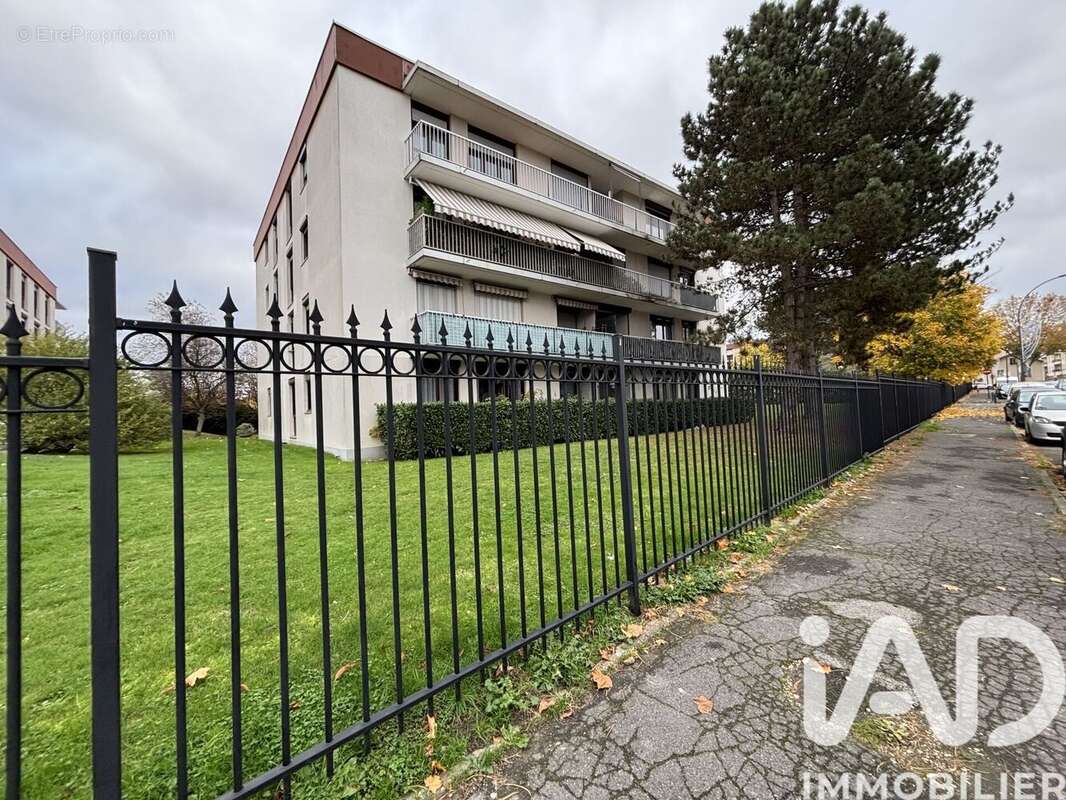 Photo 3 - Appartement à VAUJOURS