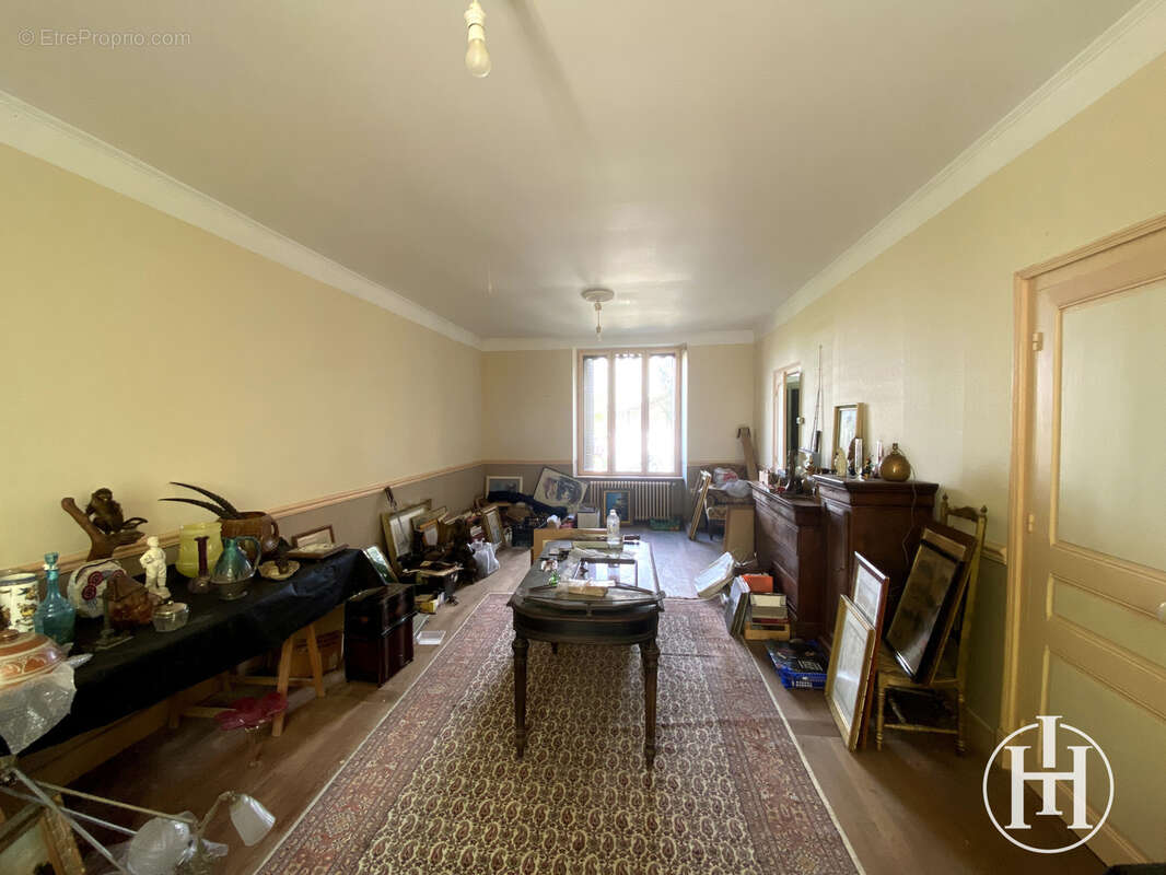 Maison à BRUERE-ALLICHAMPS