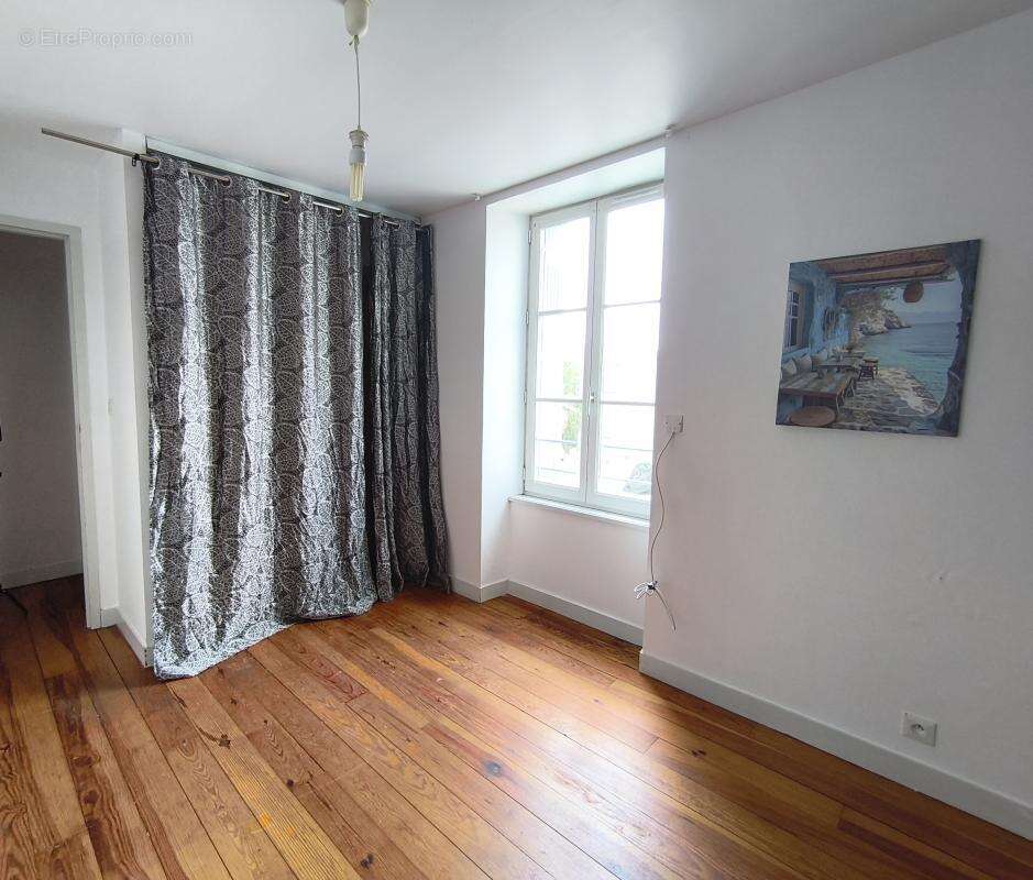 Appartement 230 m² à Fenioux  - photo 5