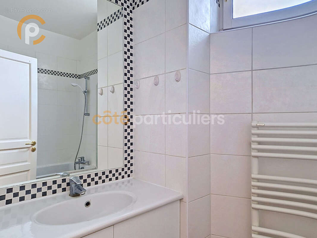 Appartement à PARIS-8E