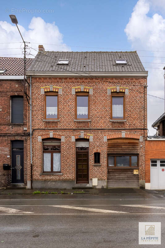 Maison à QUIEVRECHAIN