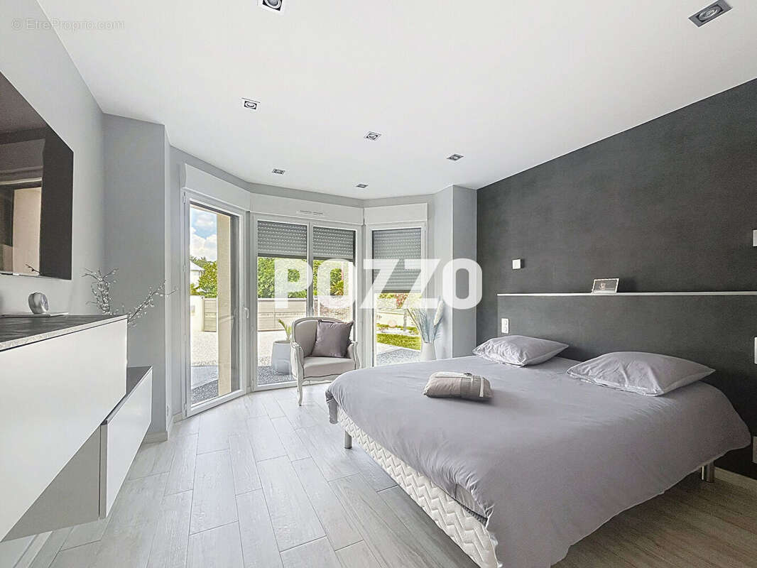 maison prestations de qualités F7 (250 m²) et terrain 1400m² Plage et commerces à pied - photo 8