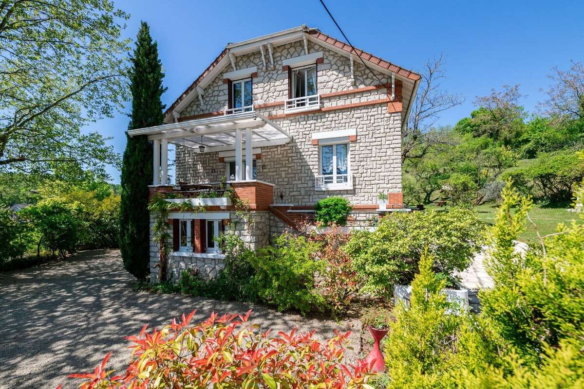 Voici une propriété au calme et à proximité de tout ! - photo 4