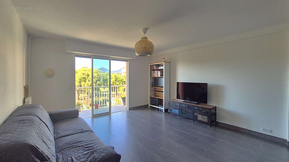 Appartement à MANDELIEU-LA-NAPOULE