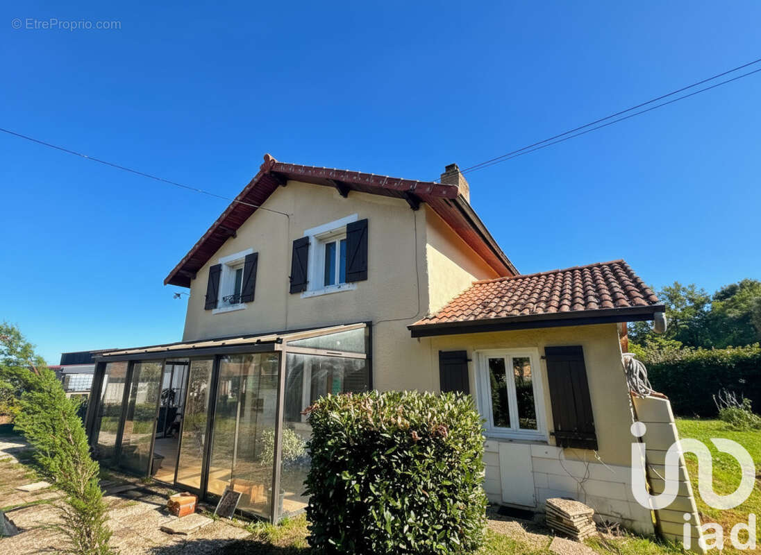 Photo 3 - Maison à LUZILLAT