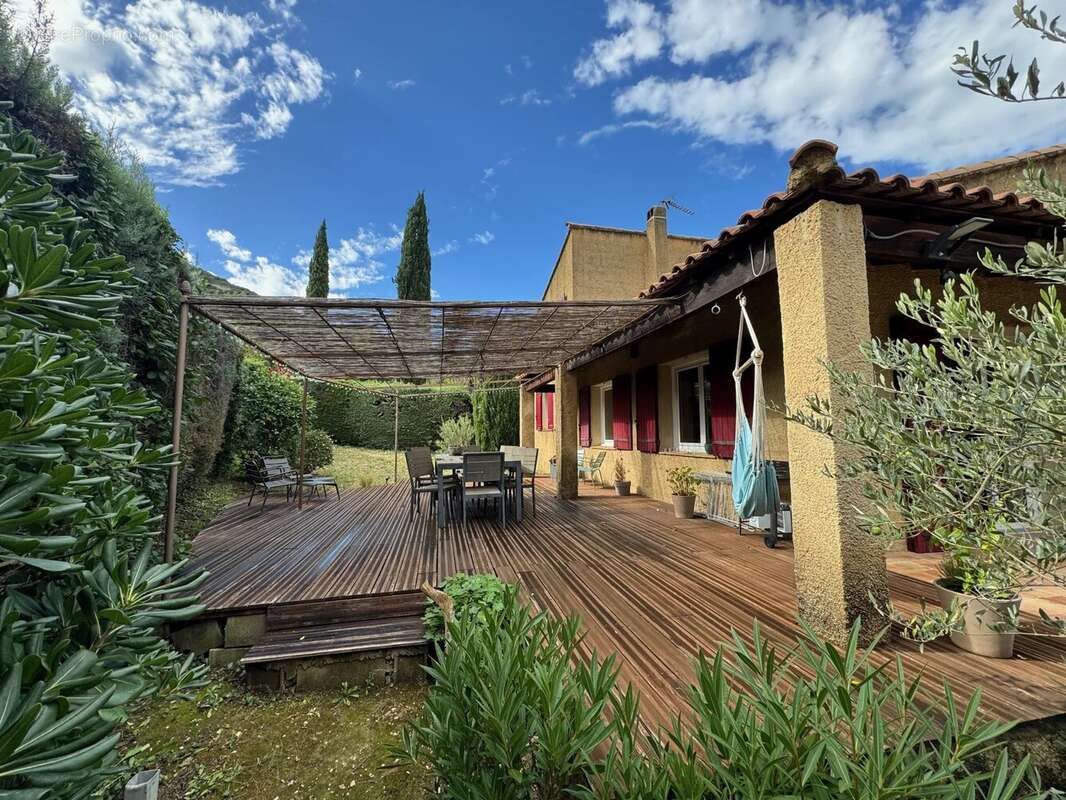 Maison à SAINT-ESTEVE-JANSON