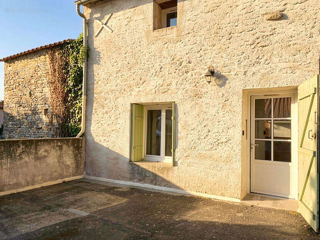 Maison à SURGERES