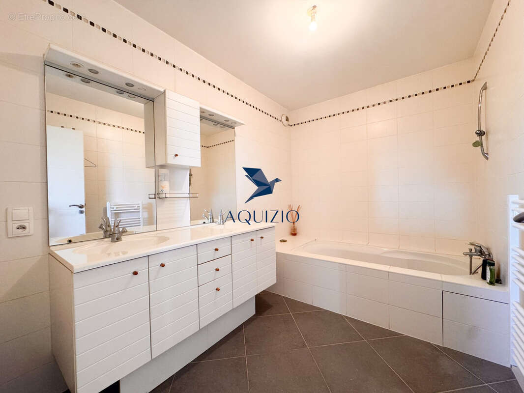 Appartement à LA ROCHE-SUR-FORON