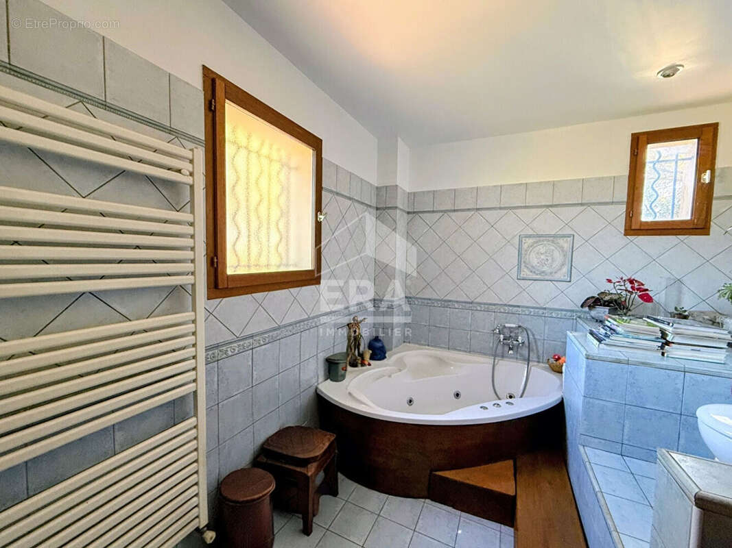 Maison à SAINT-MAXIMIN-LA-SAINTE-BAUME