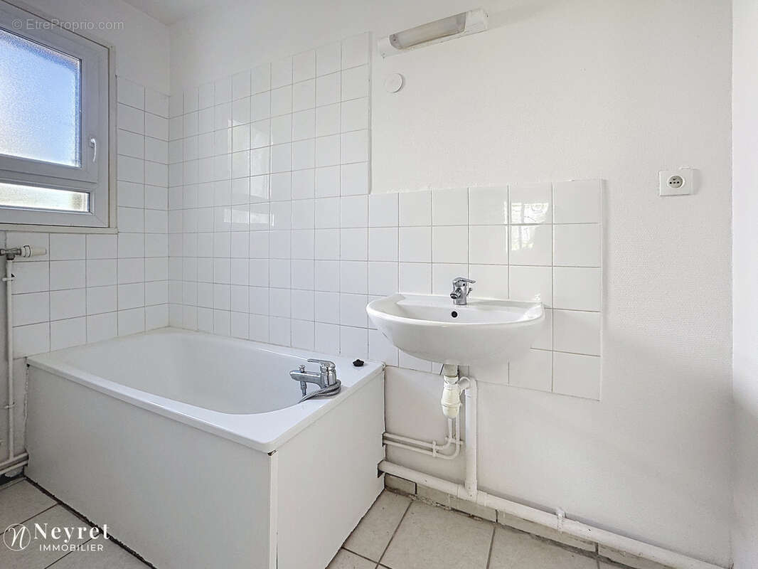 Appartement à SAINT-GENIS-LAVAL