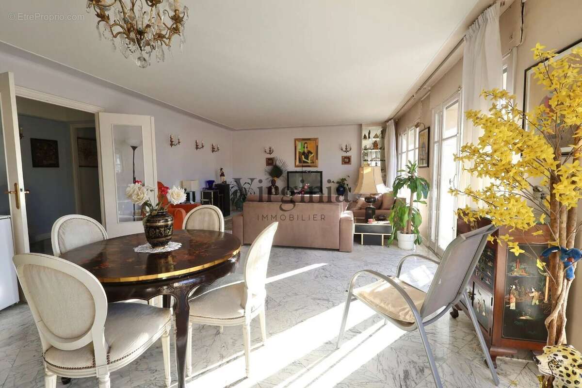 Appartement à CHARENTON-LE-PONT