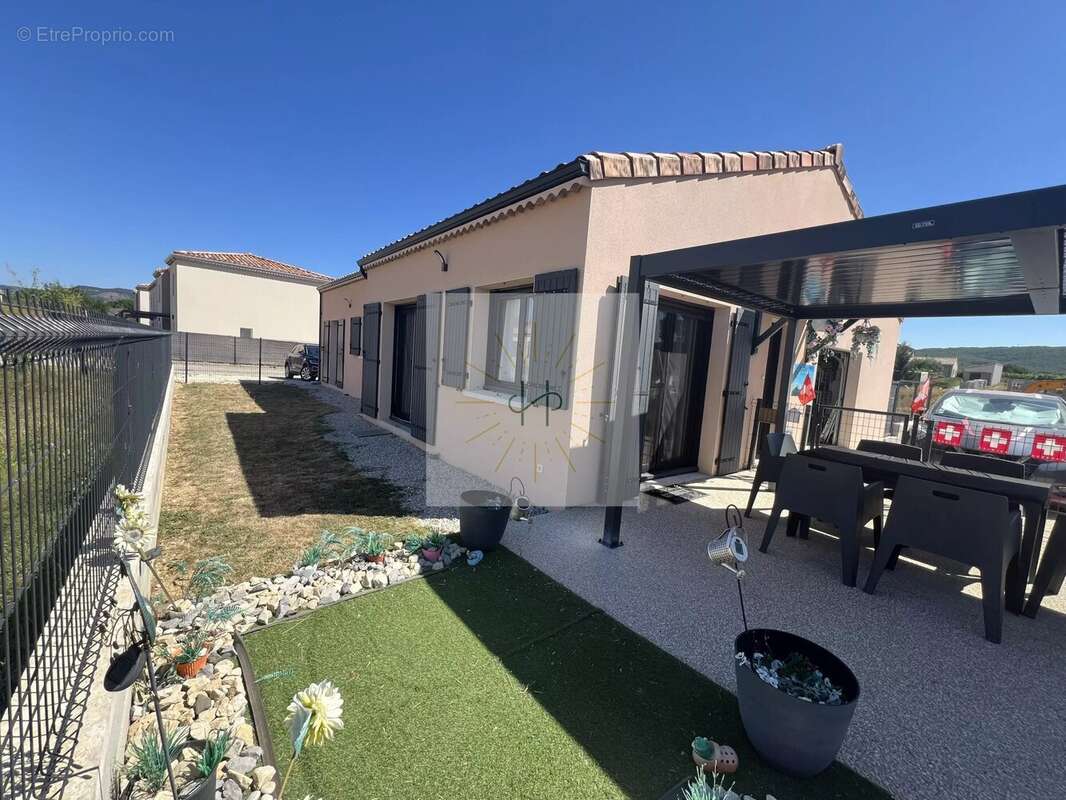 Maison à ALBA-LA-ROMAINE
