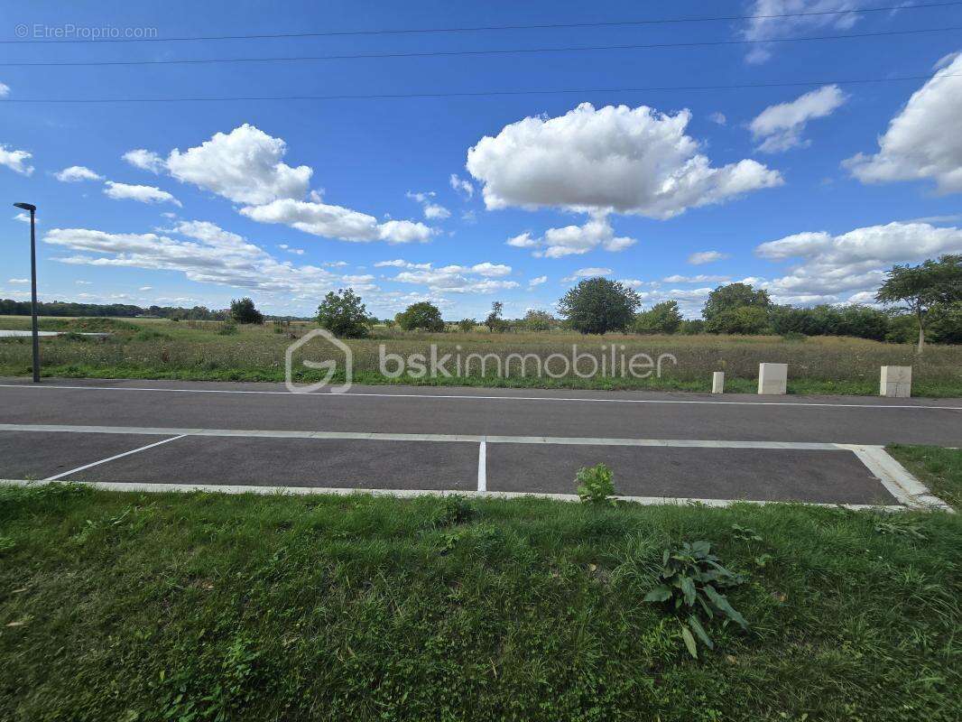 Terrain à COURLON-SUR-YONNE