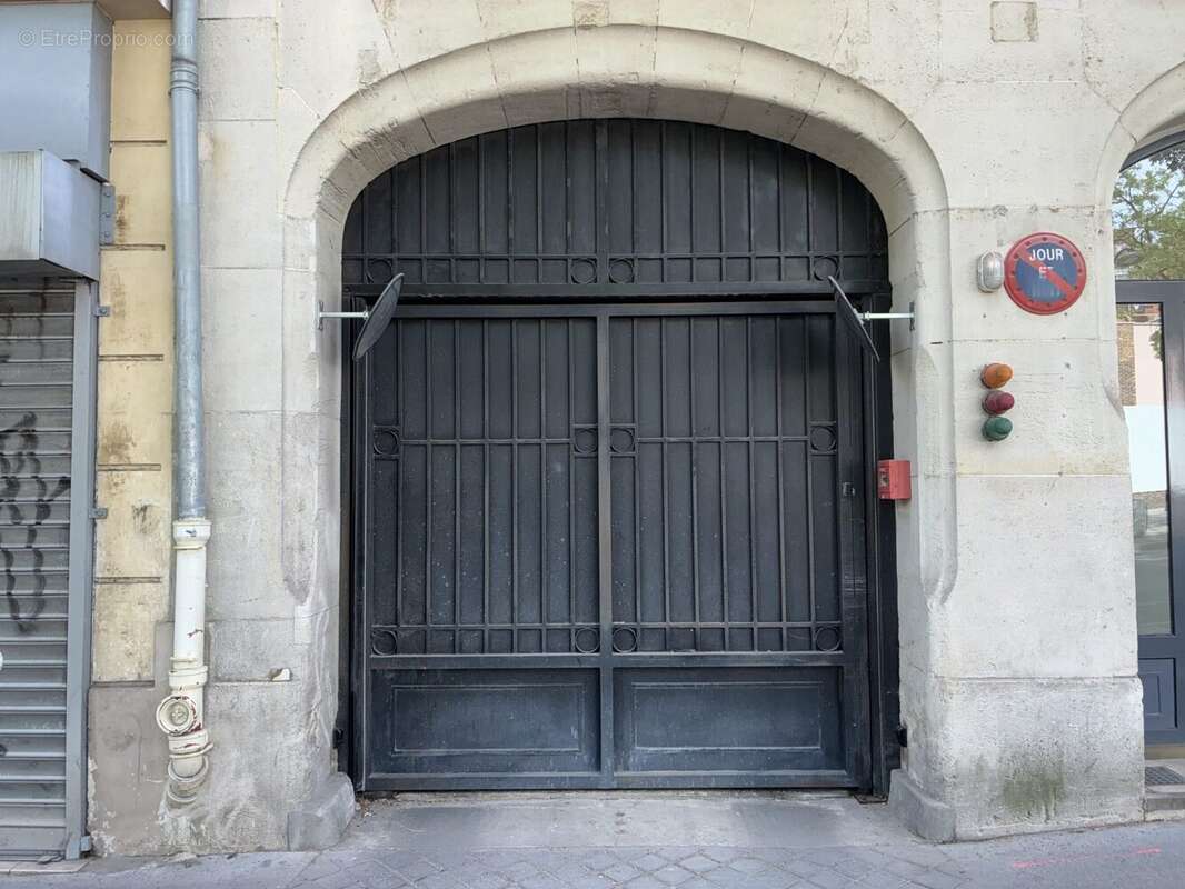 Parking à PARIS-14E