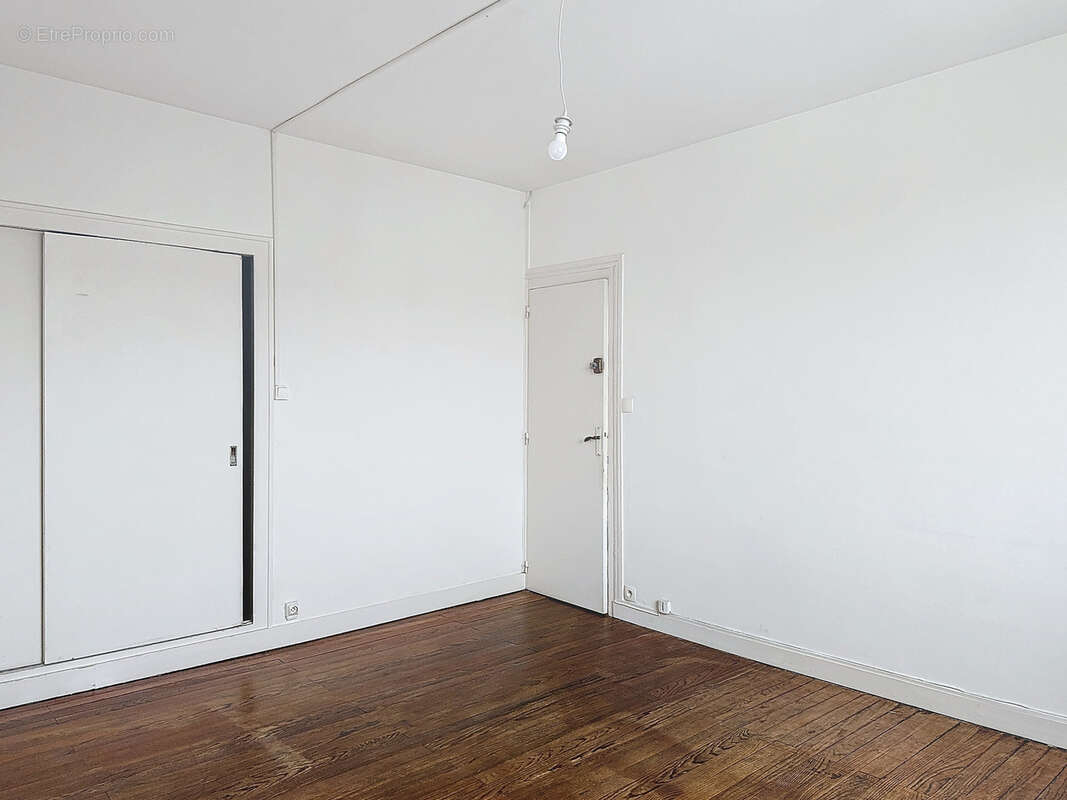 A vendre sur bordeaux - immeuble en pierre avec jardin - photo 9