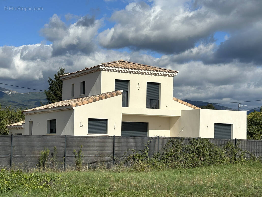 Maison à VALREAS
