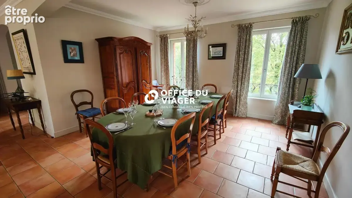 Maison - 9 pièces - 240 m² - photo 4