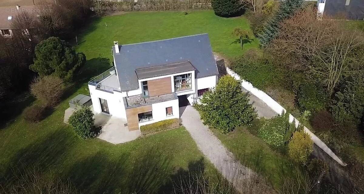 Maison à SAINT-SAUFLIEU