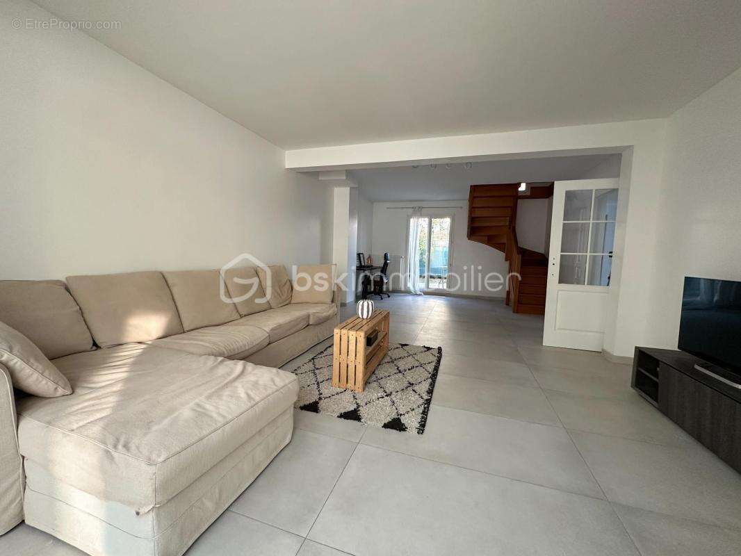 Maison à SAVIGNY-LE-TEMPLE