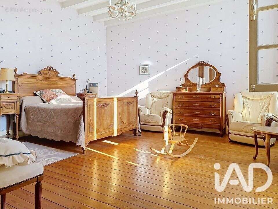 Maison 346 m² à Castillon-La-Bataille  - photo 8