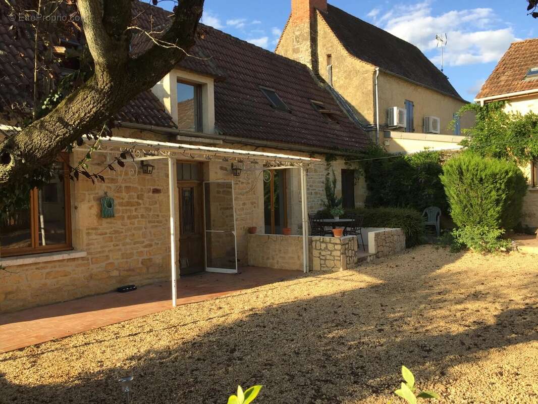 Maison à SALIGNAC-EYVIGUES