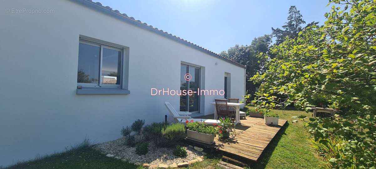 Maison à CHAMPAGNE-LES-MARAIS