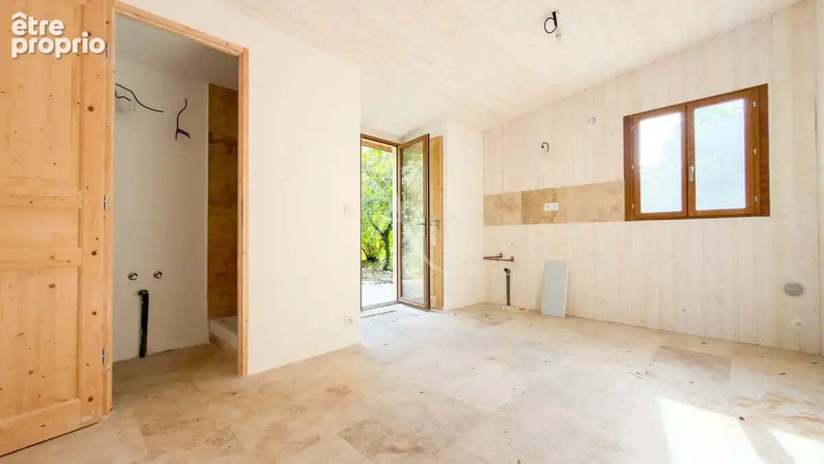 Maison à rénover avec une dépendance aménagée en fond de parcelle. - photo 12