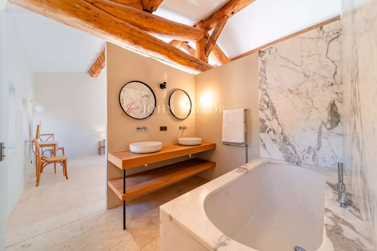 Maison à BONNIEUX