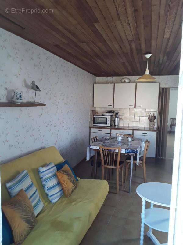 Jolie petite maison située à 840m du front de mer (plage  port Giraud).De 34,5m2 - photo 8